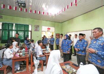Pj. Gubernur Samsudin Tinjau Pelaksanaan Program Makan Bergizi Gratis di SMA Negeri Bandar Lampung