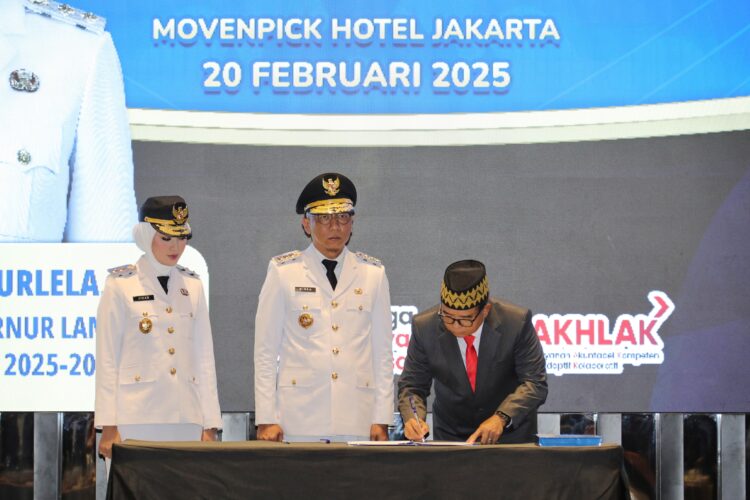 Gubernur Mirza dan Mantan Pj. Gubernur Samsudin Lampung Lakukan Serah Terima Jabatan di Jakarta