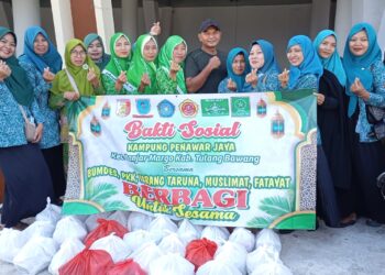 Dibulan penuh berkah Fatayat NU, BUMDES Penawarwajaya berbagi paket sembako
