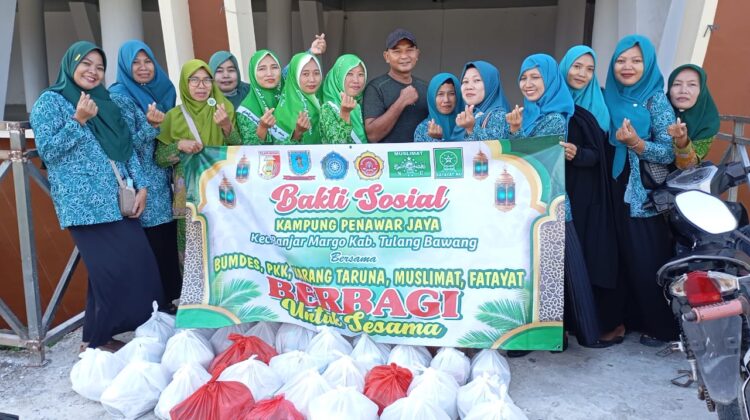 Dibulan penuh berkah Fatayat NU, BUMDES Penawarwajaya berbagi paket sembako