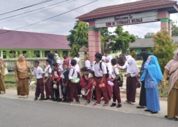 Tanamkan nilai kepedulian, Siswa-siswi SDN1 Tunggal Warga Berbagi Takjil dibulan Suci Ramadhan