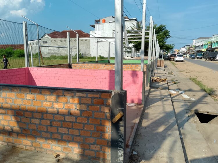 Puluhan Kios UMKM Anggaran Dana Desa Milik Aset Kampung DWT Jaya Dibongkar Paksa 