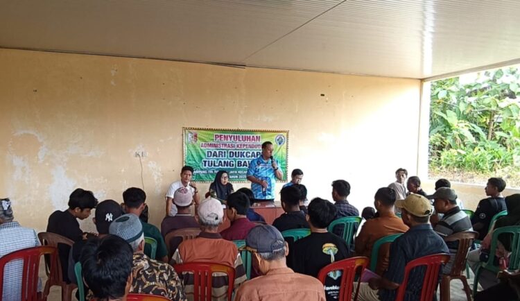Kampung Tri Tunggal jaya bersama Disdukcapil lakukan pelayanan administrasi kependudukan secara gratis
