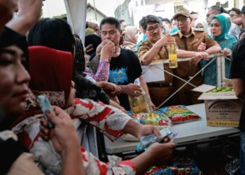 Gubernur Lampung Tinjau Pasar Murah di Kota Bumi