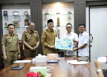 Gubernur Mirza Serahkan Bantuan Operasional ke Koordinator PKH Se-Provinsi Lampung