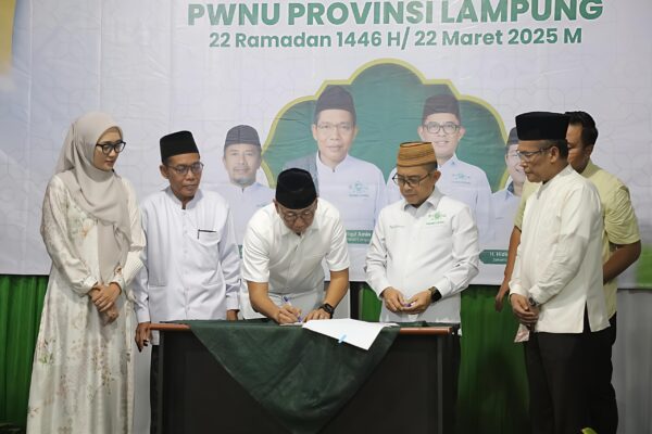 Gubernur Mirza Tandatangani NPHD Kantor PWNU di Kota Baru