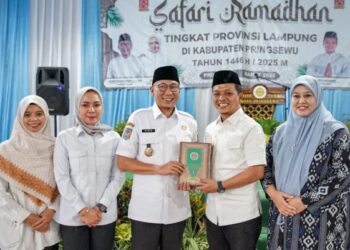 Gubernur Mirza dan Istru Safari Ramadan ke Pringsewu