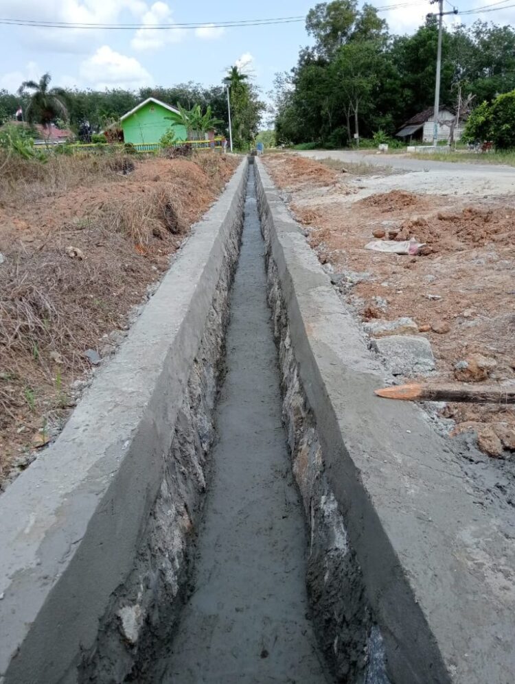 Kampung Mekar Jaya Selesaikan Pembangunan Drainase Sepanjang 60 Meter