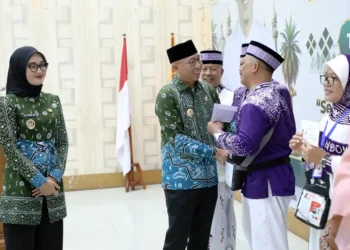 Gubernur Mirza Berikan Uang Saku ke Setiap Jamah Haji Lampung