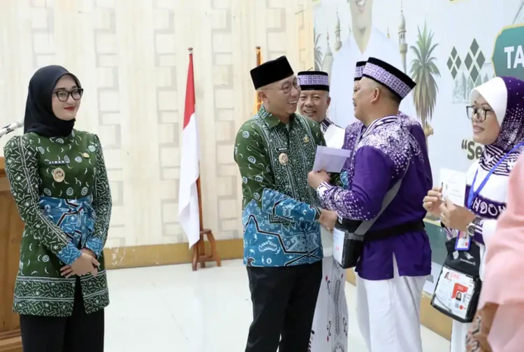 Gubernur Mirza Berikan Uang Saku ke Setiap Jamah Haji Lampung
