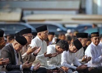 Gubernur Mirza Sholat Idul Adha Bersama Ribuan Masyarakat di Lapangan Saburai Bandar Lampung
