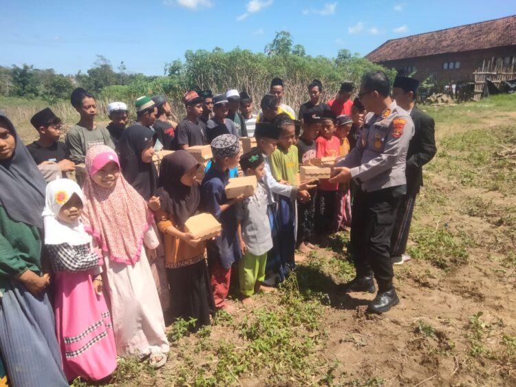 Jum’at Berkah di Ponpes Nurussa’adah, AKP Irwansyah: Program Unggulan Kapolres Tulang Bawang