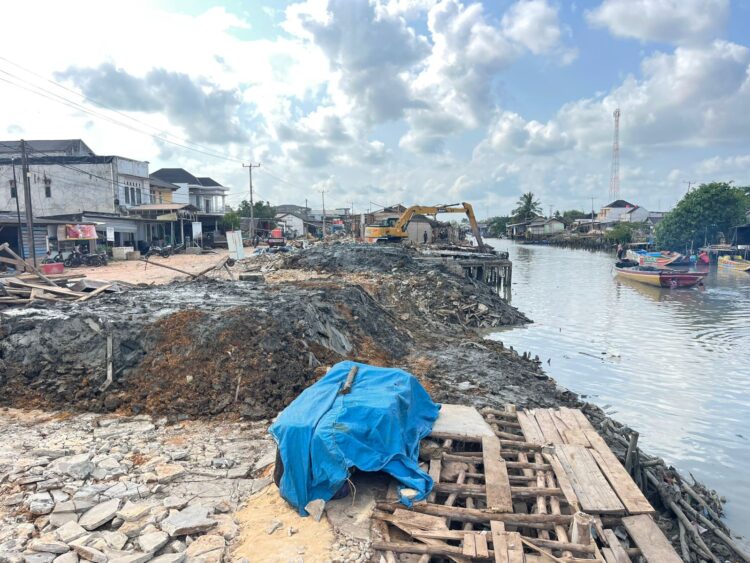 Anggaran 29Miliar Pekerjaan Rehabilitasi Peningkatan Bangunan, Pintu Air diduga asal jadi