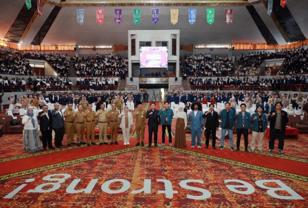 Gubernur Mirza Kobarkan Semangat Mahasiswa Baru Universitas Lampung Untuk Menuju Indonesia Emas