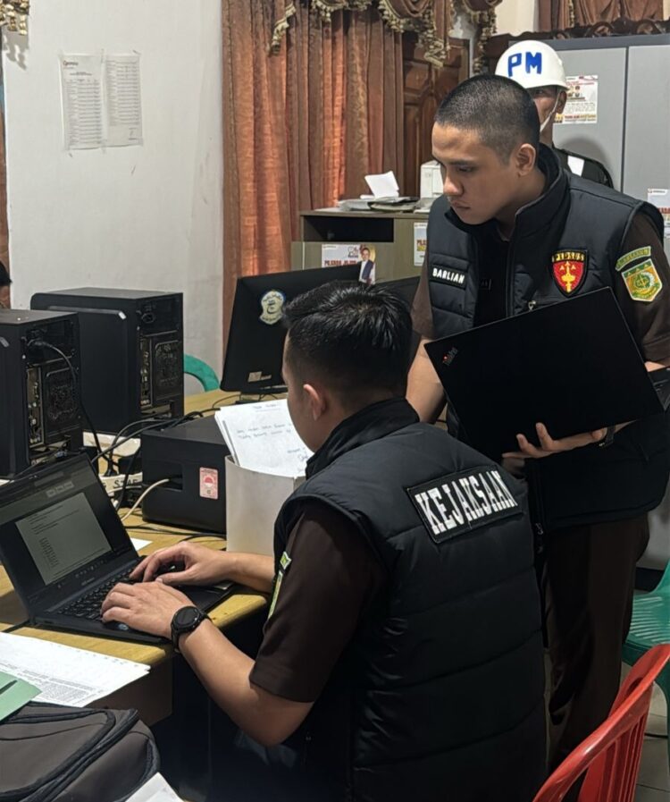 Kejaksaan Negeri Menggala Melakukan Penggeledahan di Kantor Bawaslu Tulang Bawang
