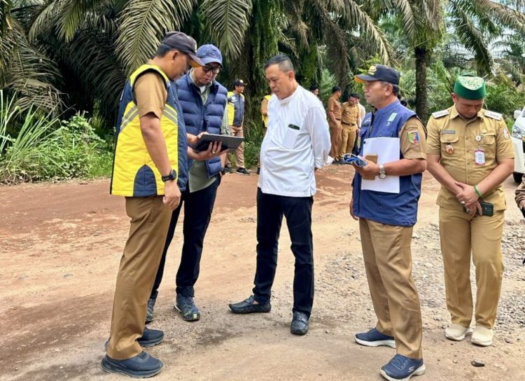 Wabup Hankam Hasan Dampingi Gubernur Lampung Tinjau Lokasi Ruas Jalan Gedong Aji – Umbul Mesir