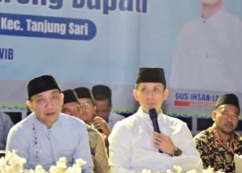 Apresiasi Pecinta Al-Qur’an, Bupati Egi Beri Hadiah Umrah untuk Dua Jemaah di Shobat Tanjung Sari