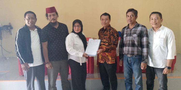 Retno Damayanti, SH, mendaftarkan diri menjadi bakal calon kepala kampung Tri Tunggal Jaya