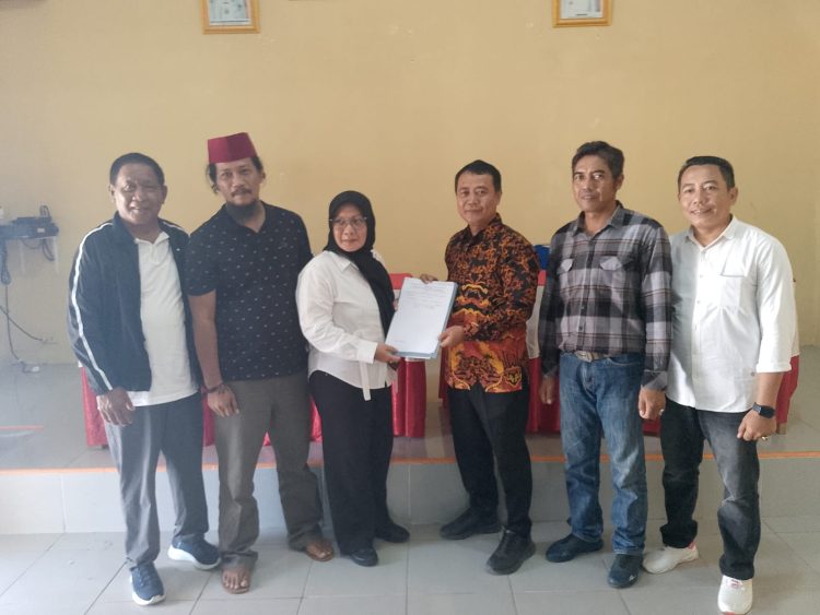 Retno Damayanti, SH, mendaftarkan diri menjadi bakal calon kepala kampung Tri Tunggal Jaya