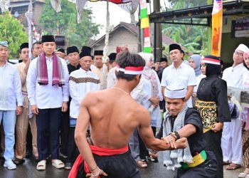 Tetap Meriah di Tengah Hujan, Bupati Radityo Egi Hadiri Sedekah Bumi ke-206