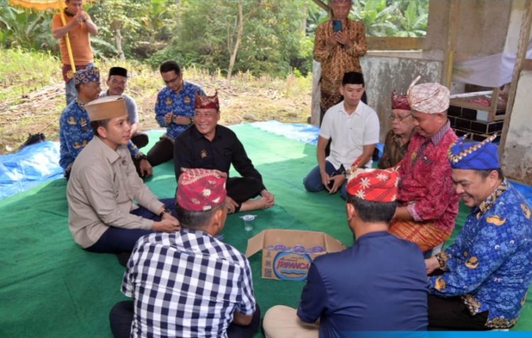 Respons Aspirasi Tokoh Adat: Bupati Radityo Egi Komit Jadikan Situs Makam Puyang Singa Langkung Aset Daerah