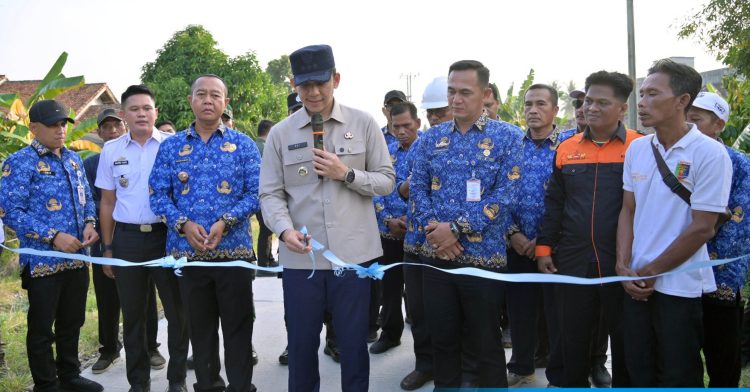Bertahun-tahun Tersiksa Jalan Rusak, Senyum Warga Sragi Akhirnya Merekah